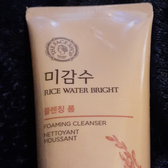 Face Shop Rice Water Bright Foaming Cleanser - Picture 2 of 2